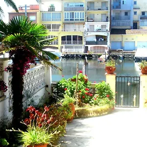 https://apartamento-en-planta-baja-directo-al-canal-ref-81.topcostabravahotels.com